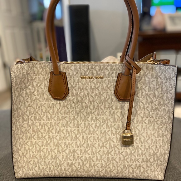 Michael Kors Studio Mercer MK Logo Signature - Picture 4 of 13